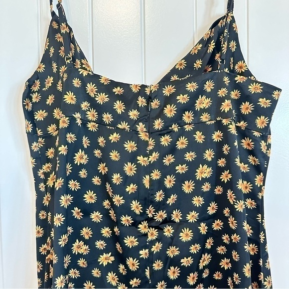 NWT WeWoreWhat 90s cowl midi dress black daisy print satin slip dress size 12 - Picture 8 of 10